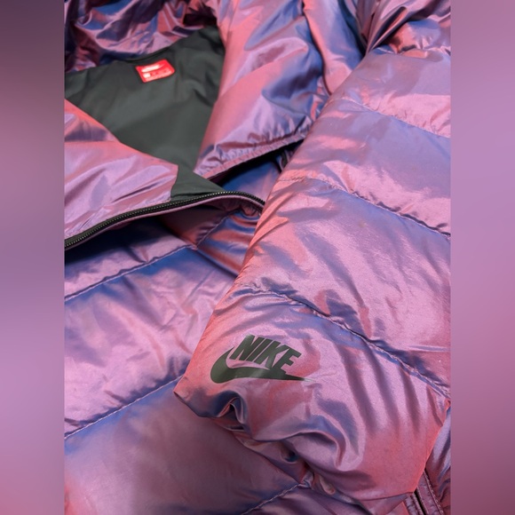 Nike wome short puffer hooded jacket. Size XS. - Picture 4 of 7
